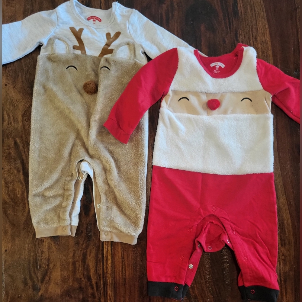 HOLIDAY TIME Adorable Reindeer and Santa Baby Onesies SZ 12 MONTH EXCELLENT COND